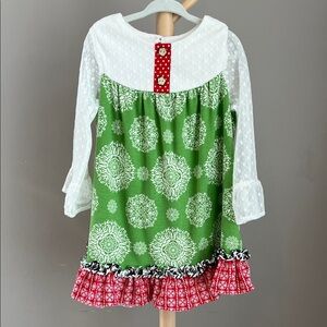 ⭐️⭐️ PICK 5 / $20 Counting Daisies Girls Green & Red Lace Medallion Dress 4T